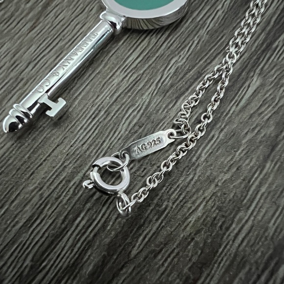 Blue enamel heart key necklace - Picture 7 of 10